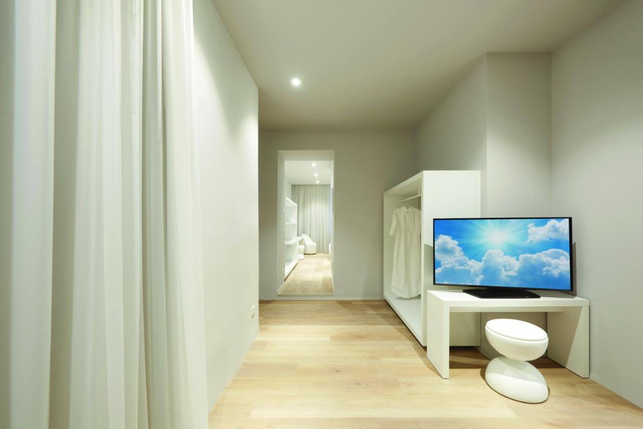 Youme Design Place Hotel Триест Екстериор снимка