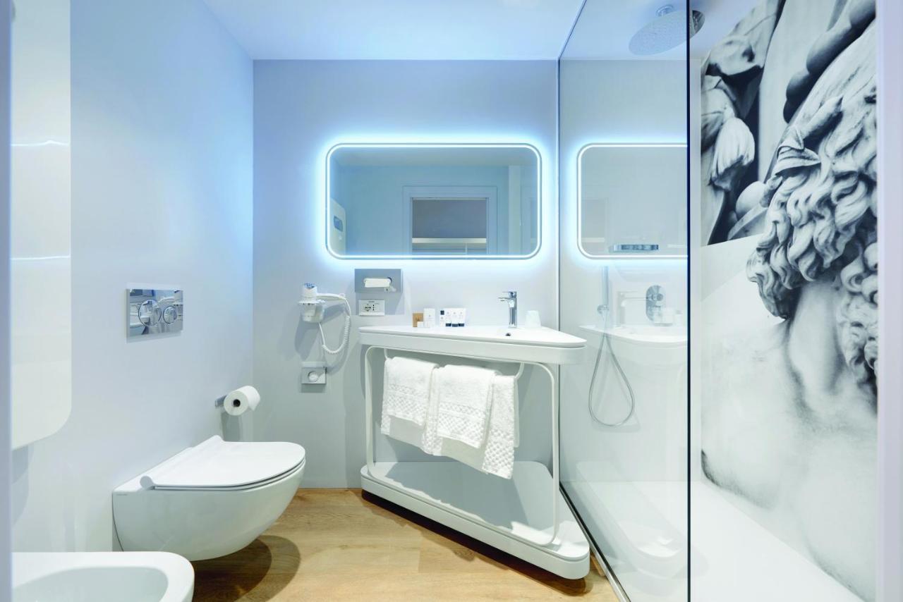 Youme Design Place Hotel Триест Екстериор снимка