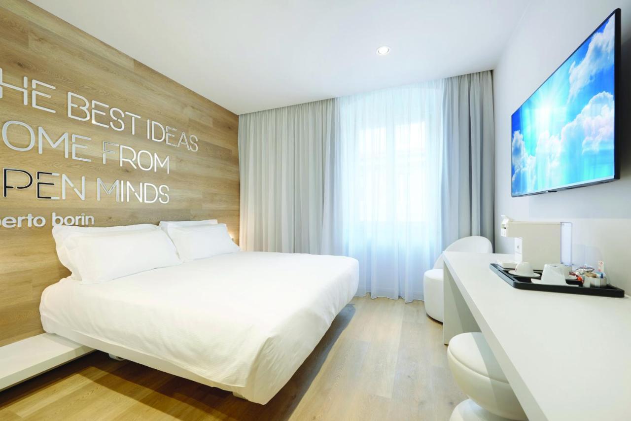 Youme Design Place Hotel Триест Екстериор снимка