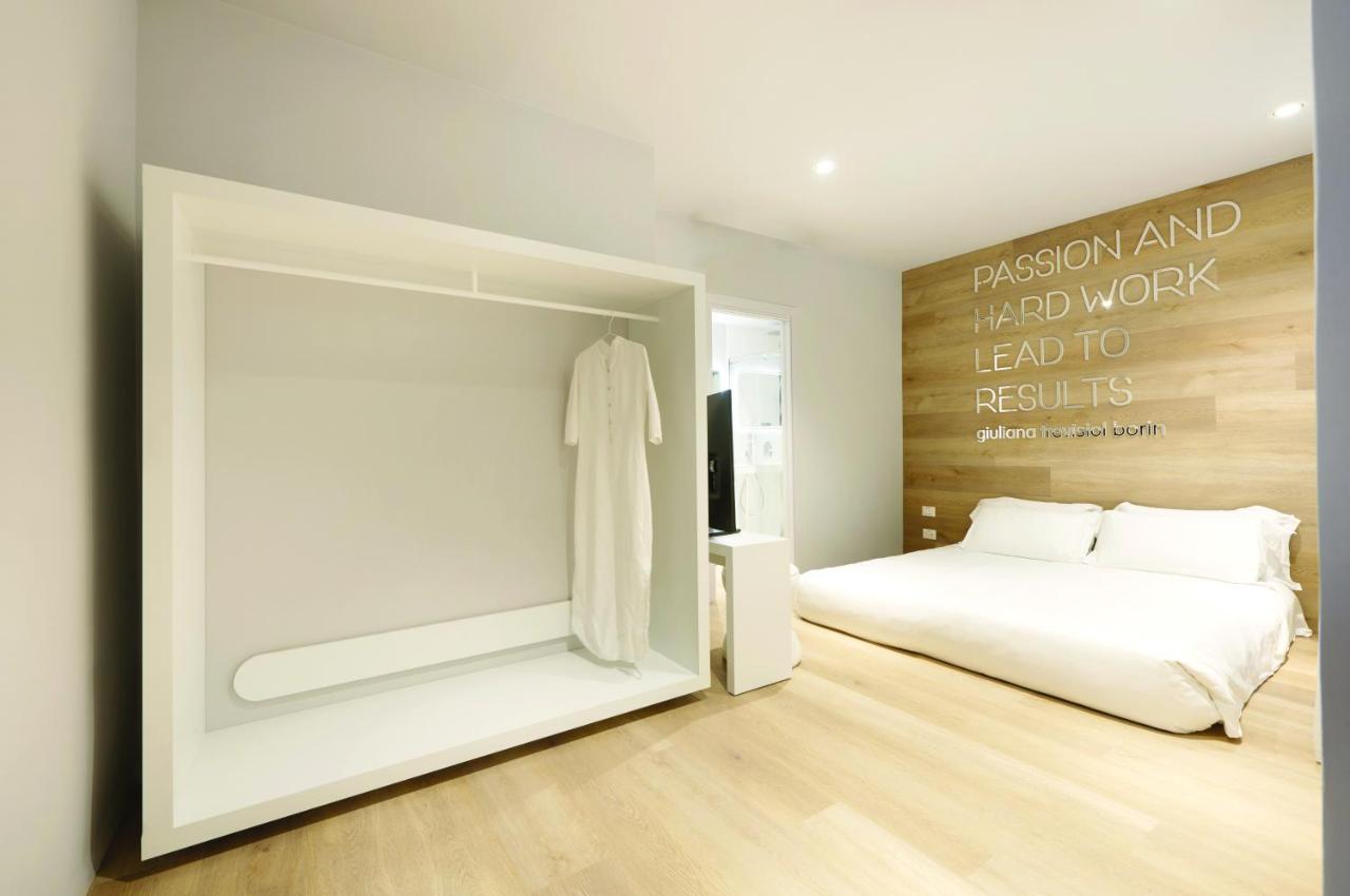 Youme Design Place Hotel Триест Екстериор снимка