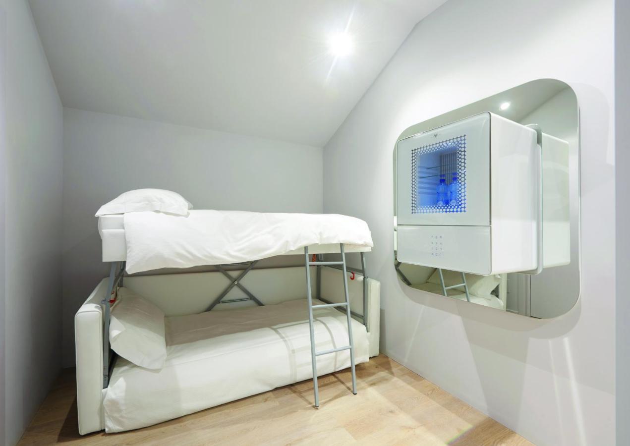 Youme Design Place Hotel Триест Екстериор снимка
