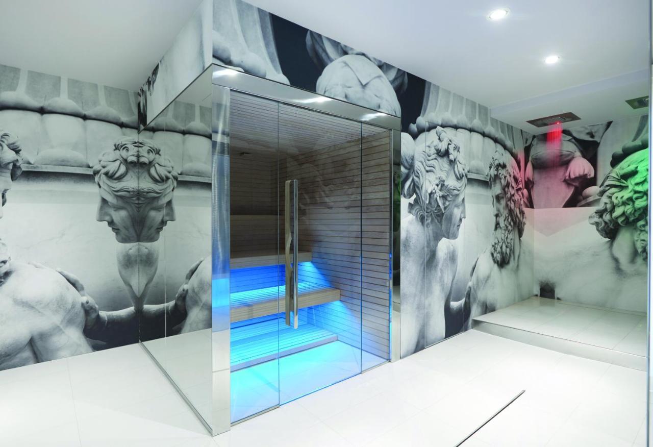 Youme Design Place Hotel Триест Екстериор снимка