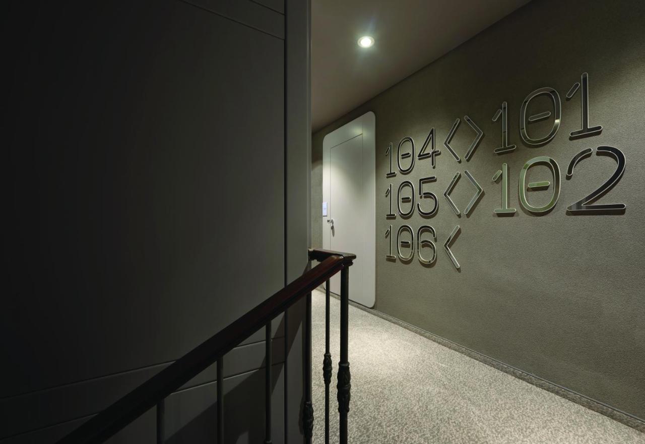 Youme Design Place Hotel Триест Екстериор снимка